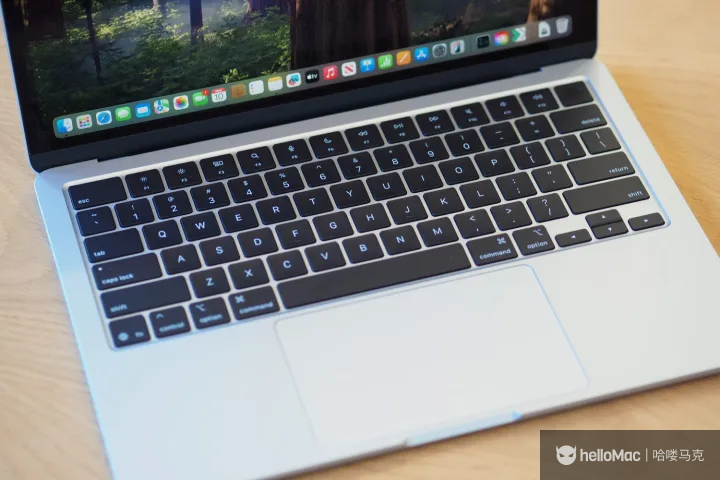 苹果 MacBook Air 13 (M4) 与微软 Surface Pro 11：谁是最佳便携伴侣？